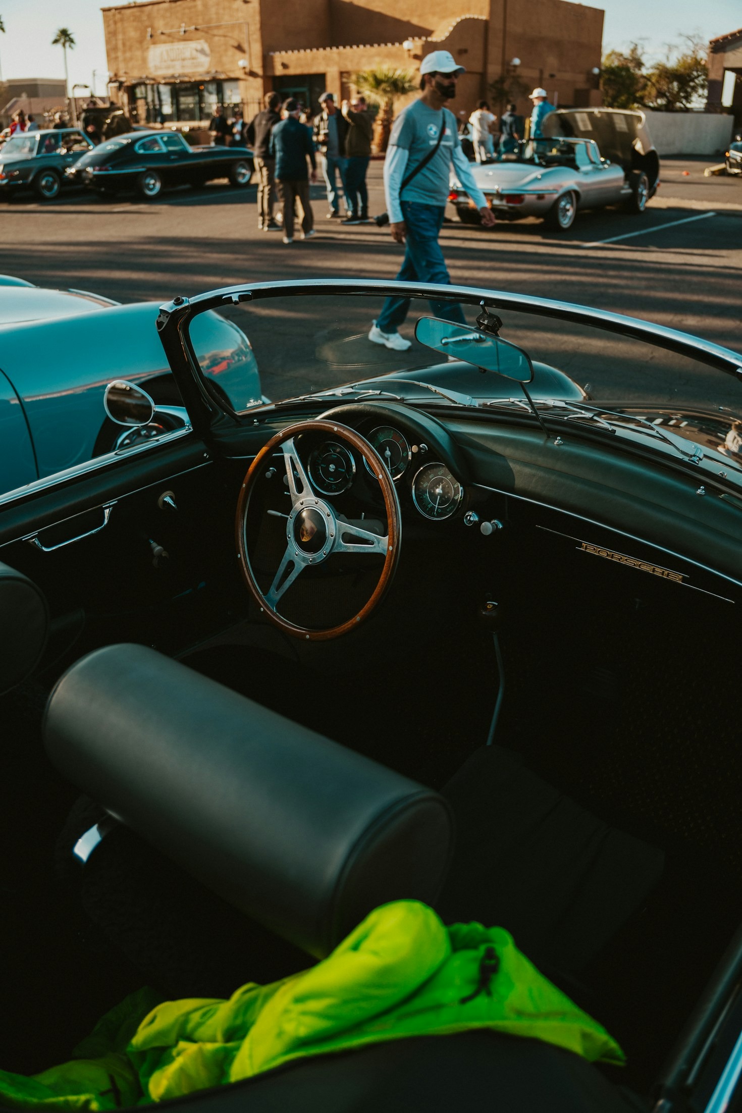 A New Era of Automotive Showroom Exploration